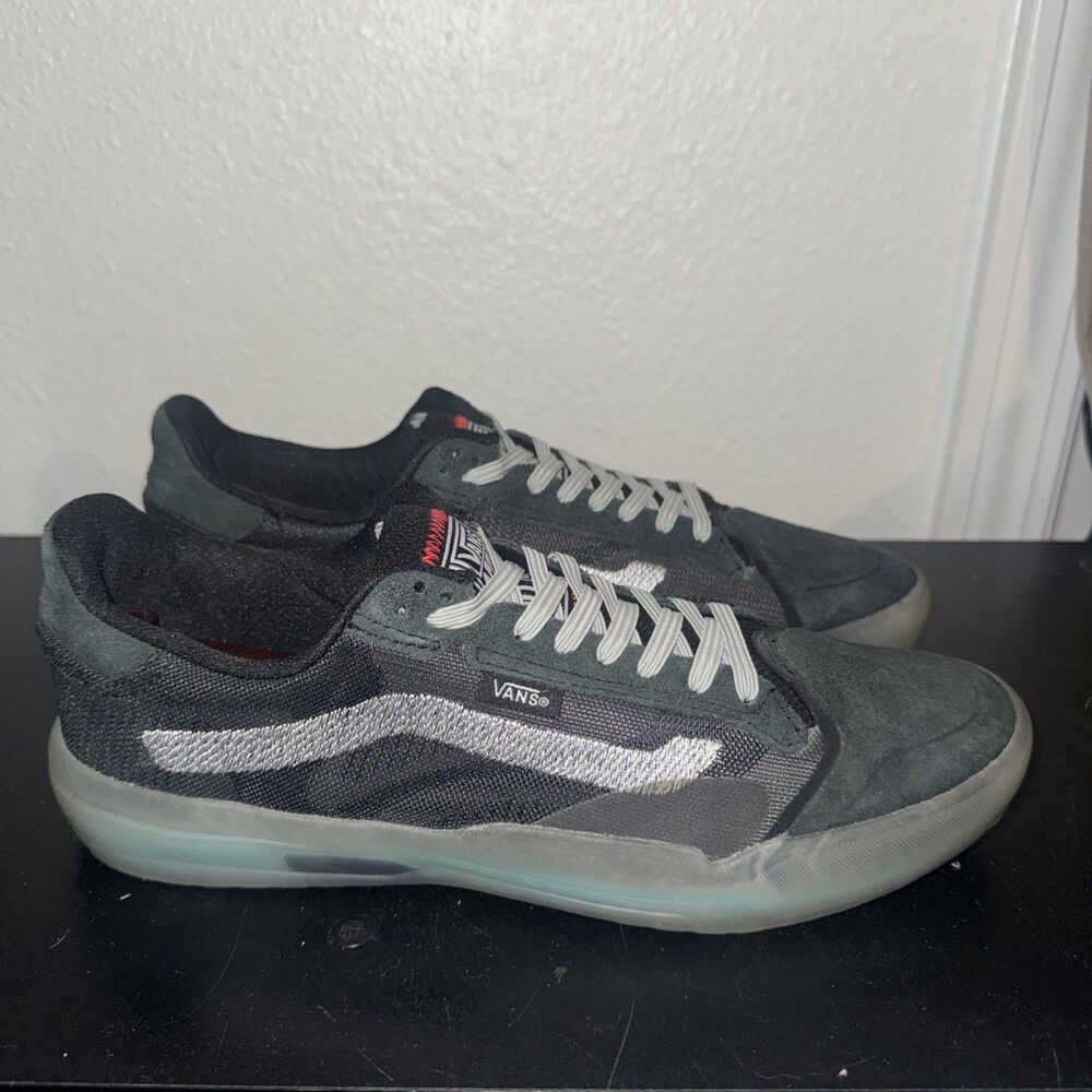 Vans Women Black/Grey Suede A.V.E Ultimate Waffle Shoes Size 9
